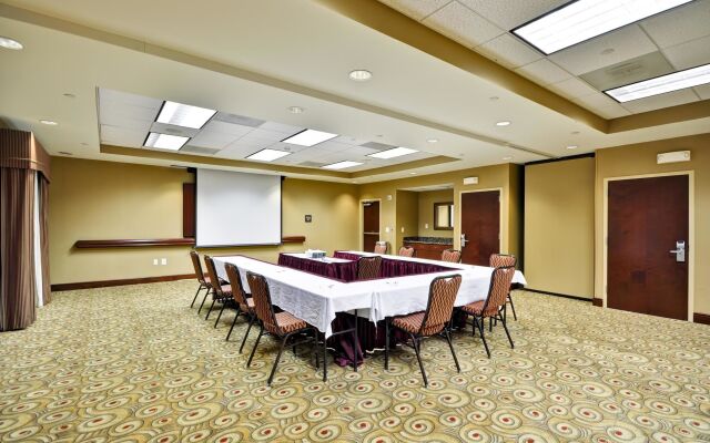 Hampton Inn & Suites Fredericksburg-at Celebrate Virginia