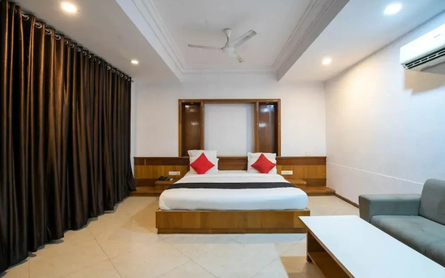 The Grand Mid Way by OYO Rooms