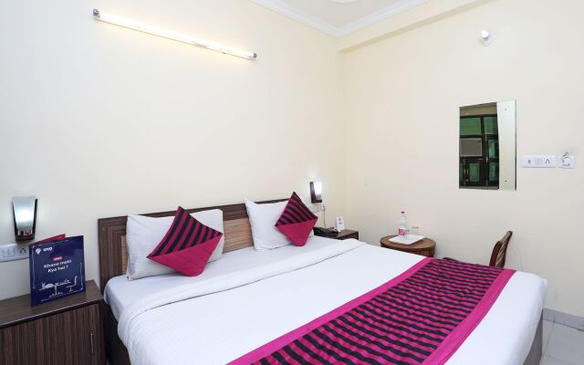 OYO 7578 Hotel Luck Residency