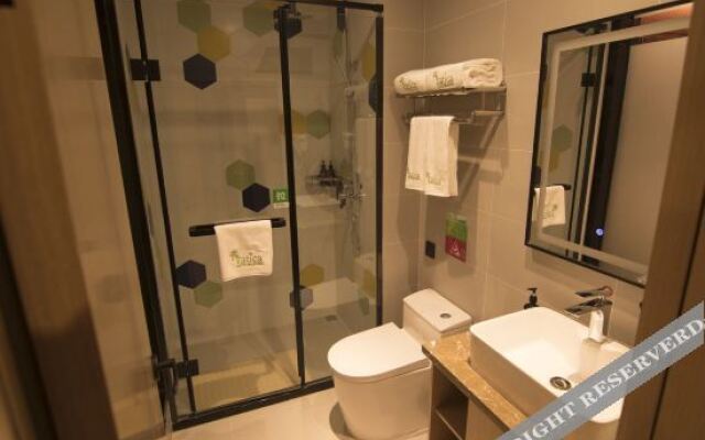 Vatica Hotel (Gaoping Caifu Building)