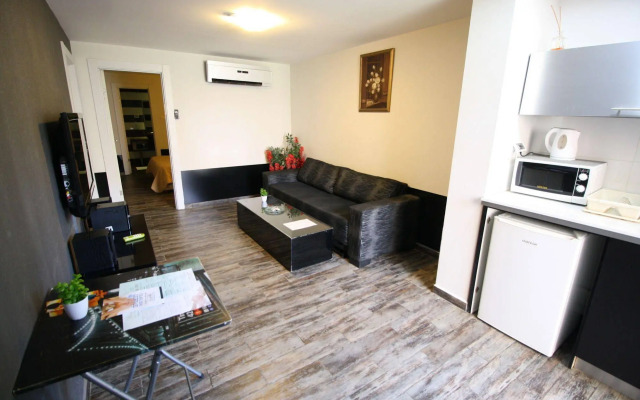 Rich Luxury Suites
