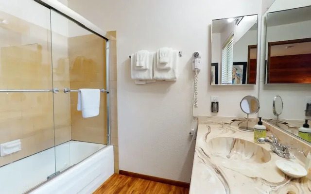 Snowflower 20 Pet-Friendly, Spacious Corner Unit With Great Complex Amenities by RedAwning