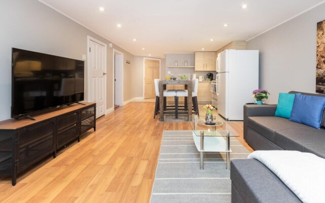 Cozy 1BR Apartment With a King Bed Near Downtown Ottawa
