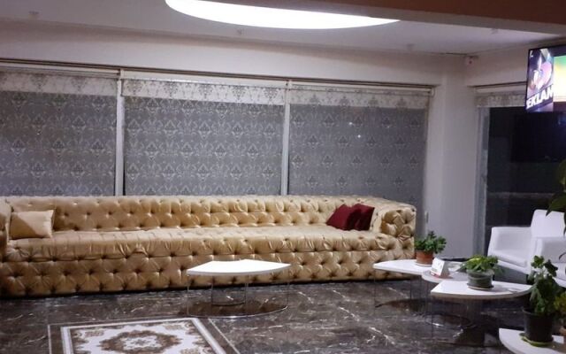 Sivaslı Yalım Garden Park Otel