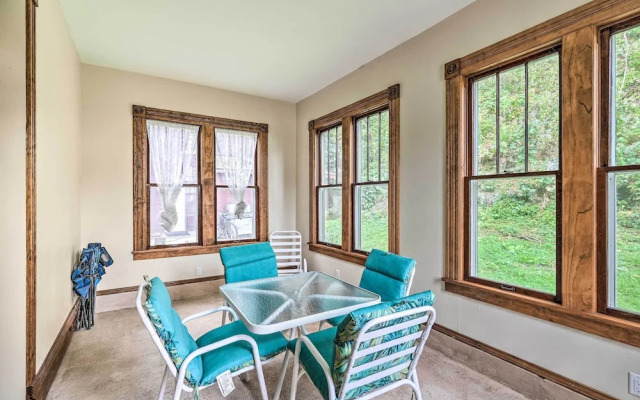 < 1 Mi to Downtown: Historic Dubuque Gem!