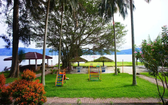 Pandu Lakeside Hotel Tuktuk