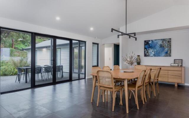 Vancouver's End by the BnB Collection