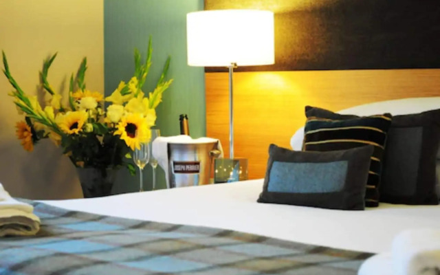 Craigmhor Lodge & Courtyard