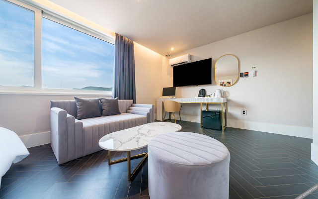 Busan Jeonggwan H Avenue