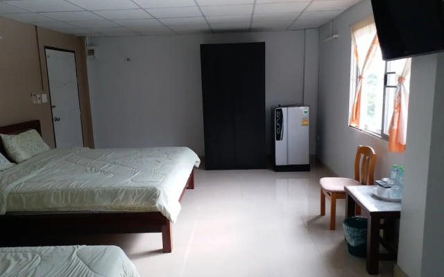 New Wanchai Hotel Pakchong
