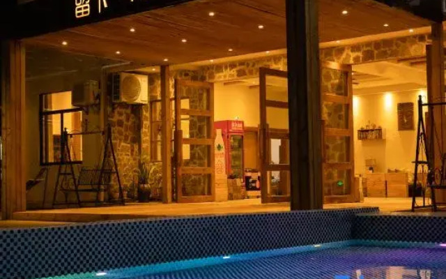Stay · 1980 Sea View Holiday Resort Hotel (Drip Water Danping Shiluokou Beach Store)