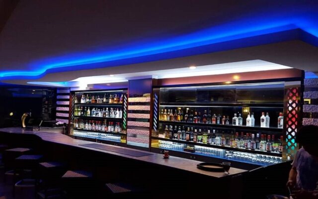 Comet De Luxe Hotel