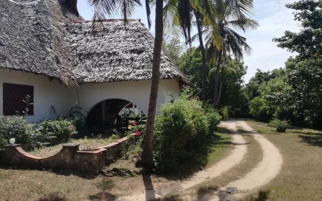 Travellers Paradise Diani - Hostel