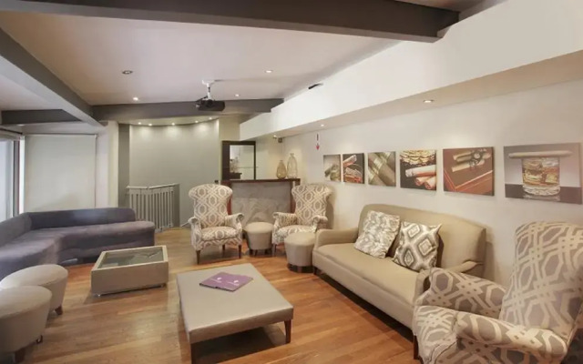 Moloko Executive Apartments And Hotel