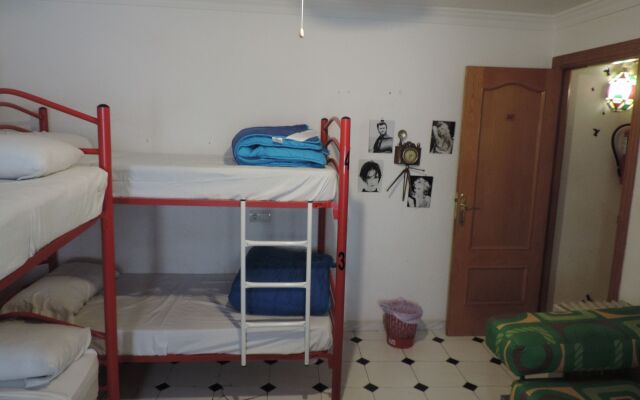 Hostal El Cascabel - Hostel