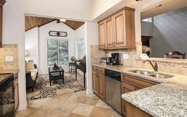 Ridgepoint Townhomes by Beaver Creek Mountain Lodging