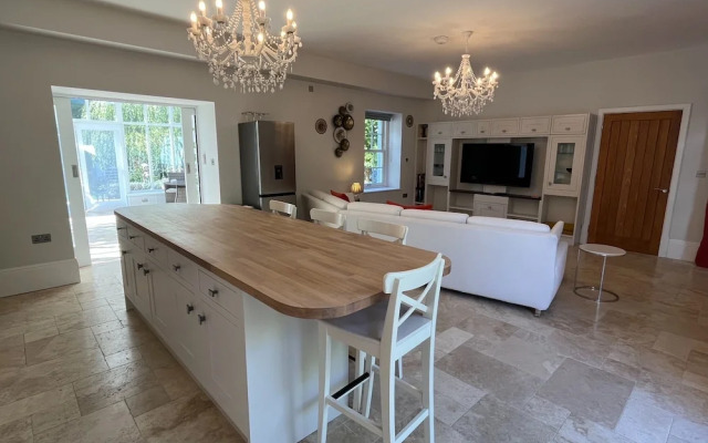 Stunning and Luxurious Manor House Holiday Home