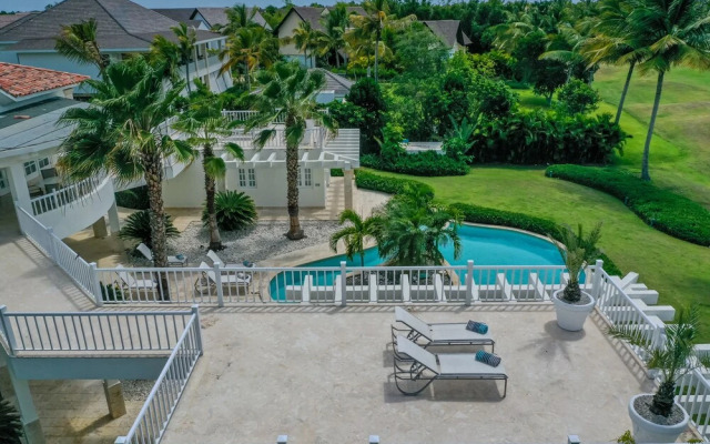 Luxury 2-level villa in Punta Cana