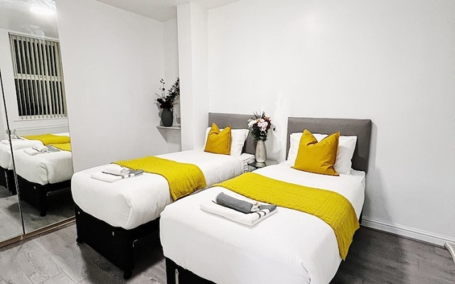 Impeccable 4-bed House in Manchester