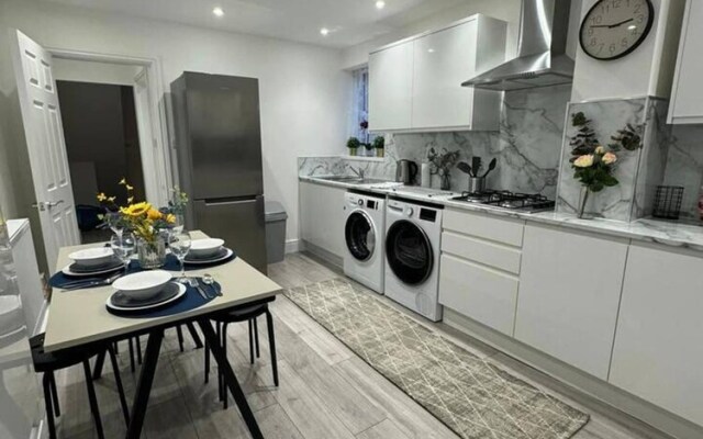Modern 5-bed House in London Close Excel - Big Ben