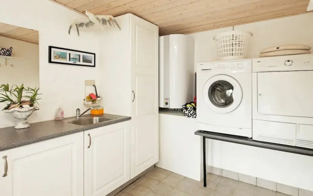 10 Person Holiday Home in Thyholm-by Traum