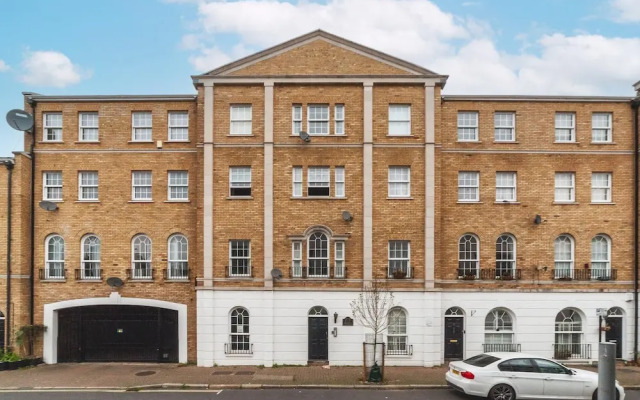Rotherhithe Riverside Flat