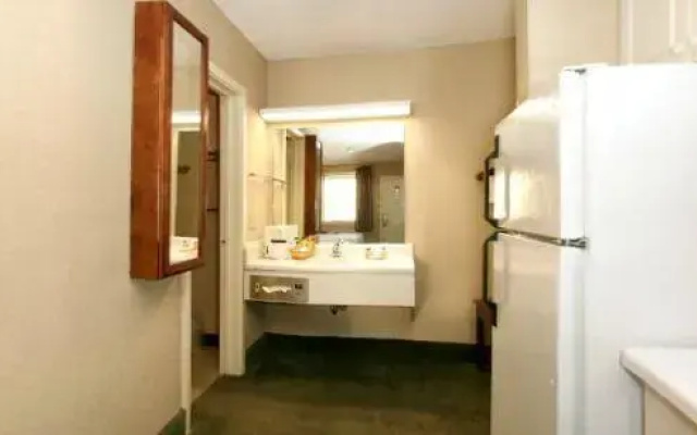 Econo Lodge Inn & Suites Charlotte