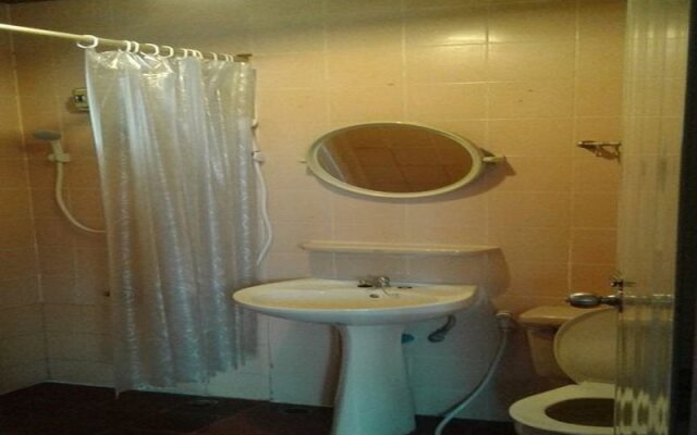Hug Glur House & Hostel - Adults Only