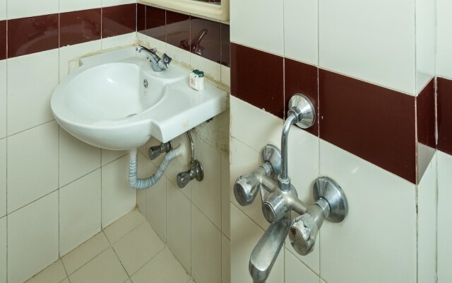 OYO 3722 Hotel StayEasy Majestic