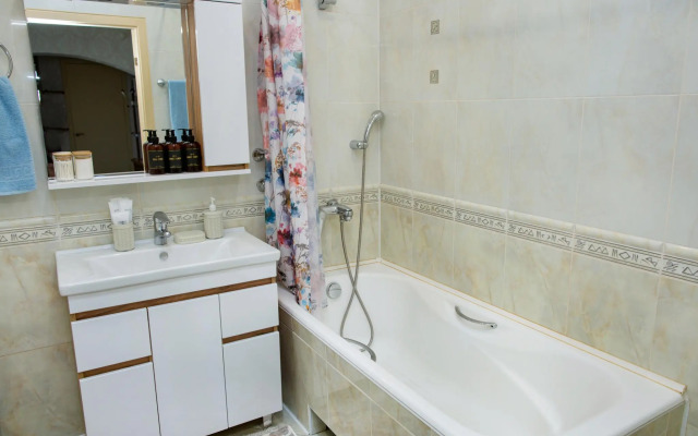 Гости на улице Ленина