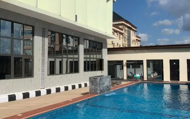 De Silver Green Luxury Hotel