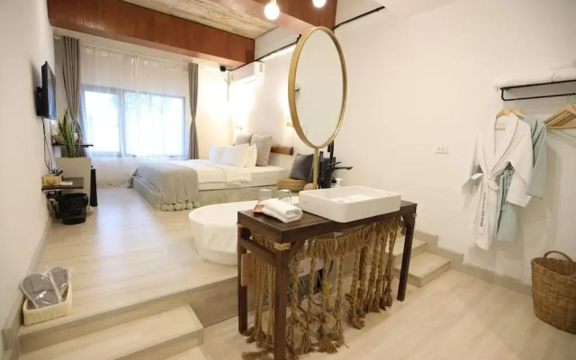 Yolo Bangkok Boutique Hotel