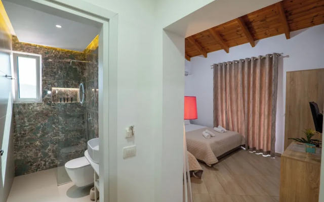 Atlantis Hotel & Apartments