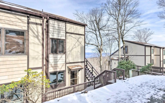 1 Mi to Slopes: Beech Mtn Retreat w/ Balcony!