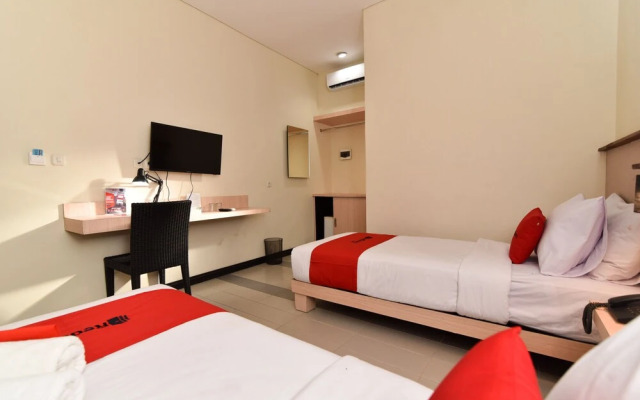 RedDoorz near Legian Street