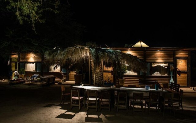 Shkedi's CampLodge - Hostel