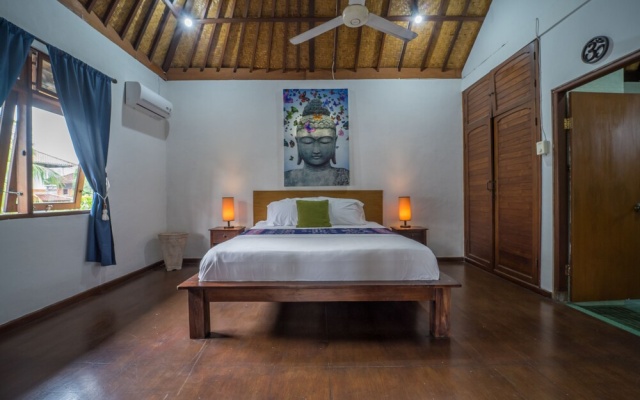 Seminyak Beach, Center Location, Walk to Beach, Cafes, Shops, all Else – Guest Rooms – Kuta