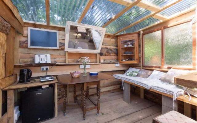 Wood Cabin & 4 Large Bell Tents - Hapus Hideaway