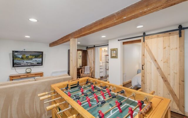 Guten Cabin 3 Bedroom Home by NW Comfy Cabins by RedAwning