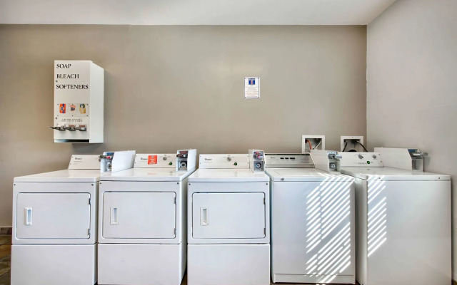 OYO Townhouse Beaumont Medical Center Area