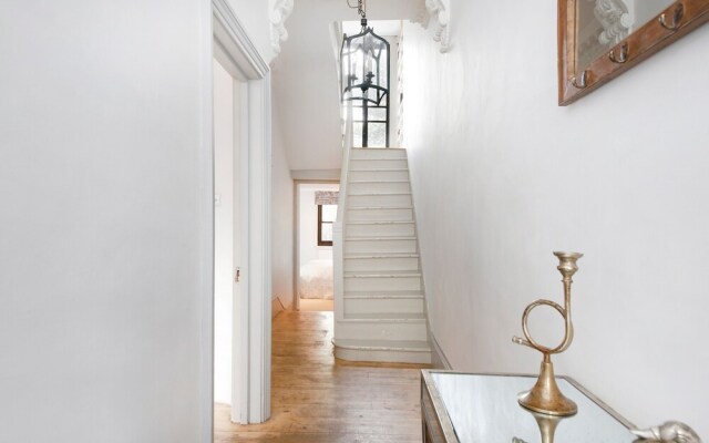 3 Bedroom Notting Hill House With Balcony