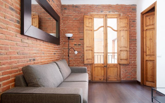 Cozy classic Apartment by Sagrada Familia with free wifi and A/C