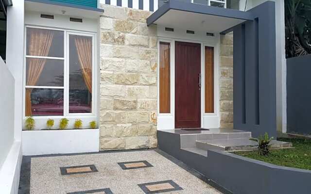 Ken's Villa 8