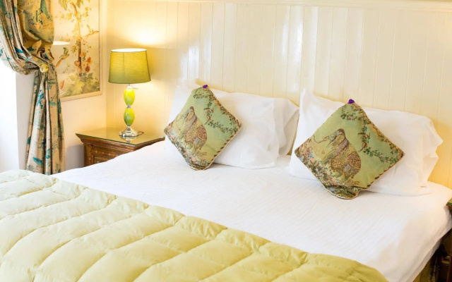 Orestone Manor Hotel