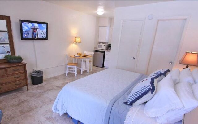 Beachouse Inn & Suites