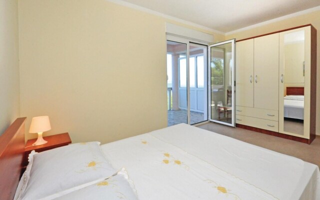 Stunning Home in Mimice With Wifi and 2 Bedrooms