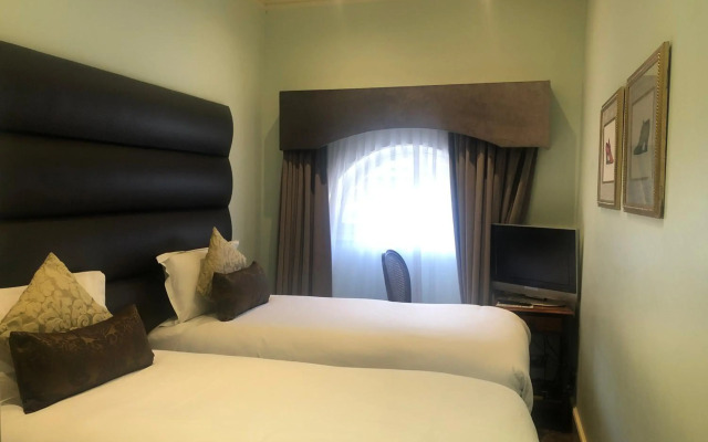 The Leonard Hotel