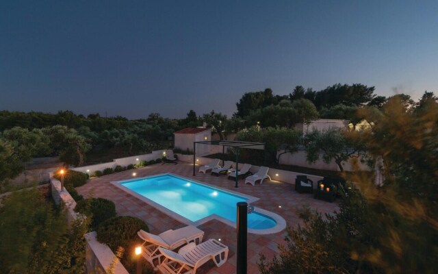 Amazing Home in Milna With 6 Bedrooms, Wifi and Outdoor Swimming Pool
