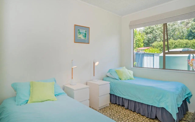 Bay Coast Happy Place - Cooks Beach Holiday Home