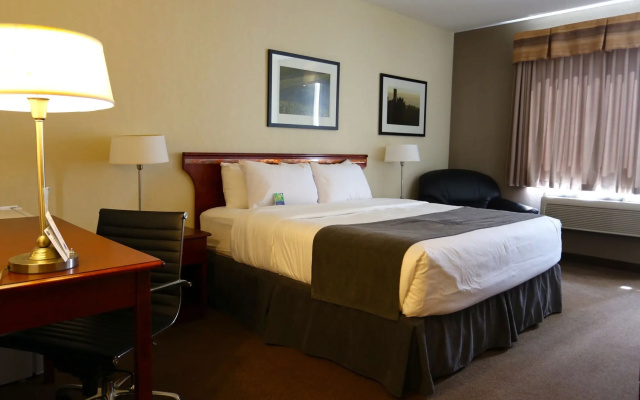 Lakeview Inns & Suites - Fort Nelson